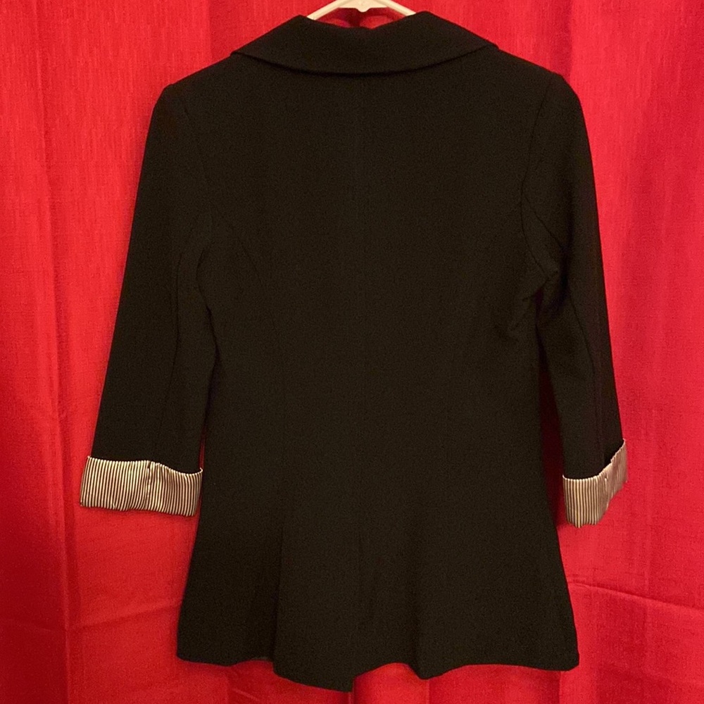 Donated IZ Byer Womens Blazer Striped Cuffs Single Button Size small (juniors) - Picture 3 of 12